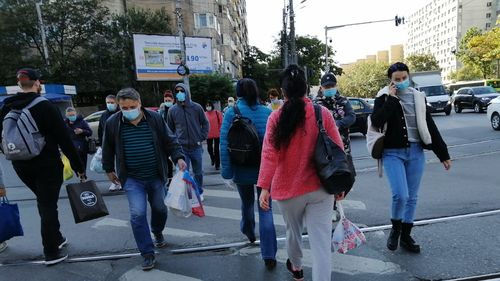 Prefectul Capitalei, Alin Stoica: Purtarea măștii în jurul școlilor este necesară/ Se creează aglomerări, este o probabilitate mai mare de transmitere a virusului