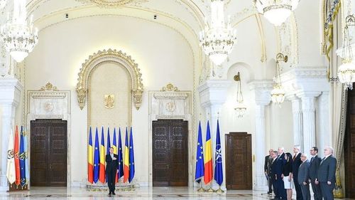 VIDEO Ceremonie fulger la Cotroceni pentru depunerea jurământului de către noii miniștri / Absențe notabile: Premierul Viorica Dăncilă, președinții Parlamentului și cei mai mulți dintre membrii Guvernului