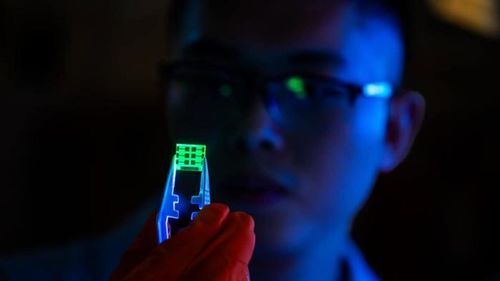 De ce LED-urile pe bază de perovskit ar putea înlocui în curând fiecare lumină din casă / Cercetător: Sunt mai ușor de fabricat și pot produce culori vibrante