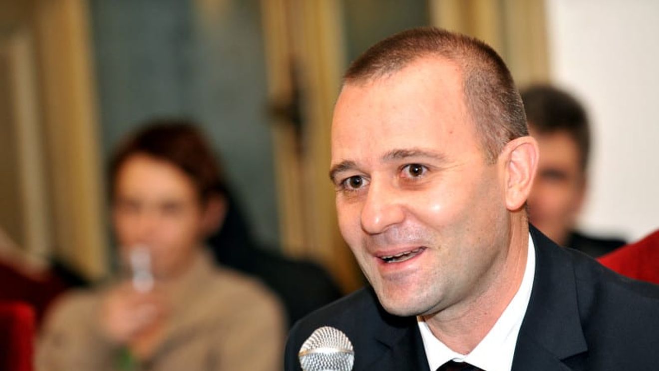 SURSE: Generalul SRI în rezervă Dumitru Dumbravă, pus sub control judiciar, a mers la secția de Poliție unde este arondat