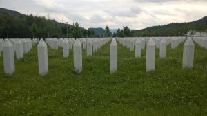 Premierul muntenegrean îl destituie pe ministrul justiţiei pentru negarea genocidului de la Srebrenica