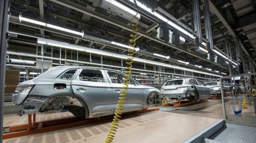 Industria germană îşi pierde competitivitatea în faţa rivalilor chinezi / În domenii ca digitalizarea şi inteligenţa artificială generativă, companiile chineze au depăşit deja capacităţile tehnologice ale competitorilor germani
