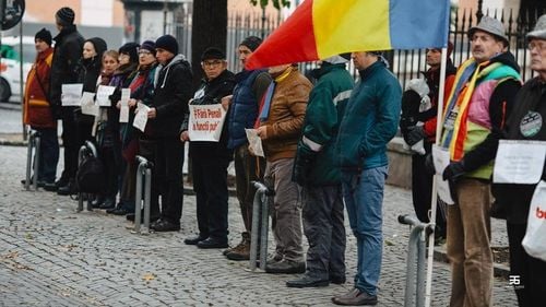 The Guardian, despre ”rezistența democratică” din Estul Europei: În România, societatea civilă vibrează și ea plină de energie/ Central-europenii știu că sunt implicați într-o luptă pentru valori
