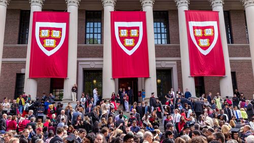 Ambasada României în SUA: Facem toate demersurile posibile pentru clarificarea statutului studenților români de la Harvard și al familiilor lor / Numerele de telefon unde studenții români pot solicita asistență consulară urgentă