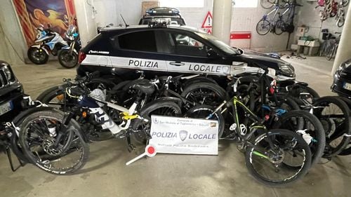 4 români, arestați în Italia: au furat biciclete de peste 200 de mii de euro / Biciclete cu valoare de până la 10 mii de euro au rămas încă nerevendicate