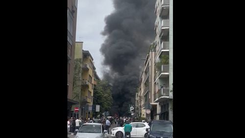 Mai multe vehicule în flăcări după o explozie în centrul orașului Milano