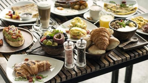 Vacanța la all-inclusive se termină cu kilograme în plus/ Iată ce spun nutriționiștii că ar alege ei de mâncare în astfel de restaurante