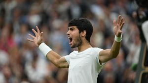 Carlos Alcaraz, dublu deţinător al titlului, s-a calificat în turul doi la Wimbledon după un meci de patru ore şi jumătate