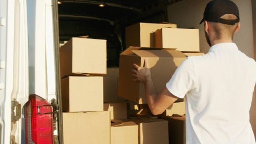 Proiectul primarului Capitalei de restricționare a livrărilor în unele intervale orare naște controverse. „Dacă se restricționează aprovizionarea dimineața, nu mai avem pâine proaspătă la raft”