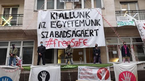 Proteste anti-guvernamentale ale studenţilor la Universitatea de Teatru şi Film din Budapesta. Autorităţile au tăiat Internetul în campus