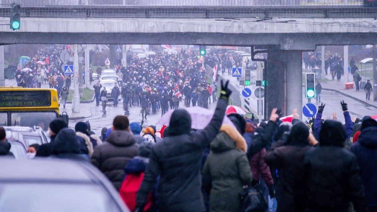 Două jurnaliste din Belarus, arestate după ce au filmat dispersarea violentă a unui protest anti Lukasenko, riscă trei ani de închisoare pentru ”perturbarea ordinii publice”