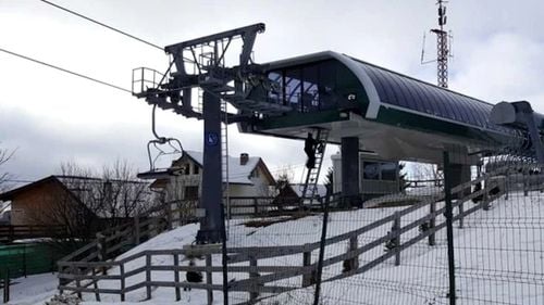 Cabanierii din Parâng cer repornirea telescaunului care aduce turiștii în stațiune / Acesta e defect din luna iulie, un rumlent fiind defect / În stațiune se mai poate ajunge și pe un drum care este închis pe timpul iernii