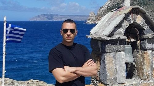 Un extremist de dreapta din Grecia care ispășește peste 13 ani în pușcărie va depune jurământul în calitate de consilier municipal ales la Atena