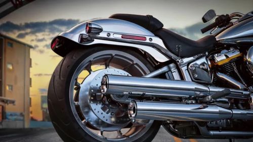 Harley‑Davidson recheamă peste 82.000 de motociclete Softail: risc de avarie la amortizorul spate