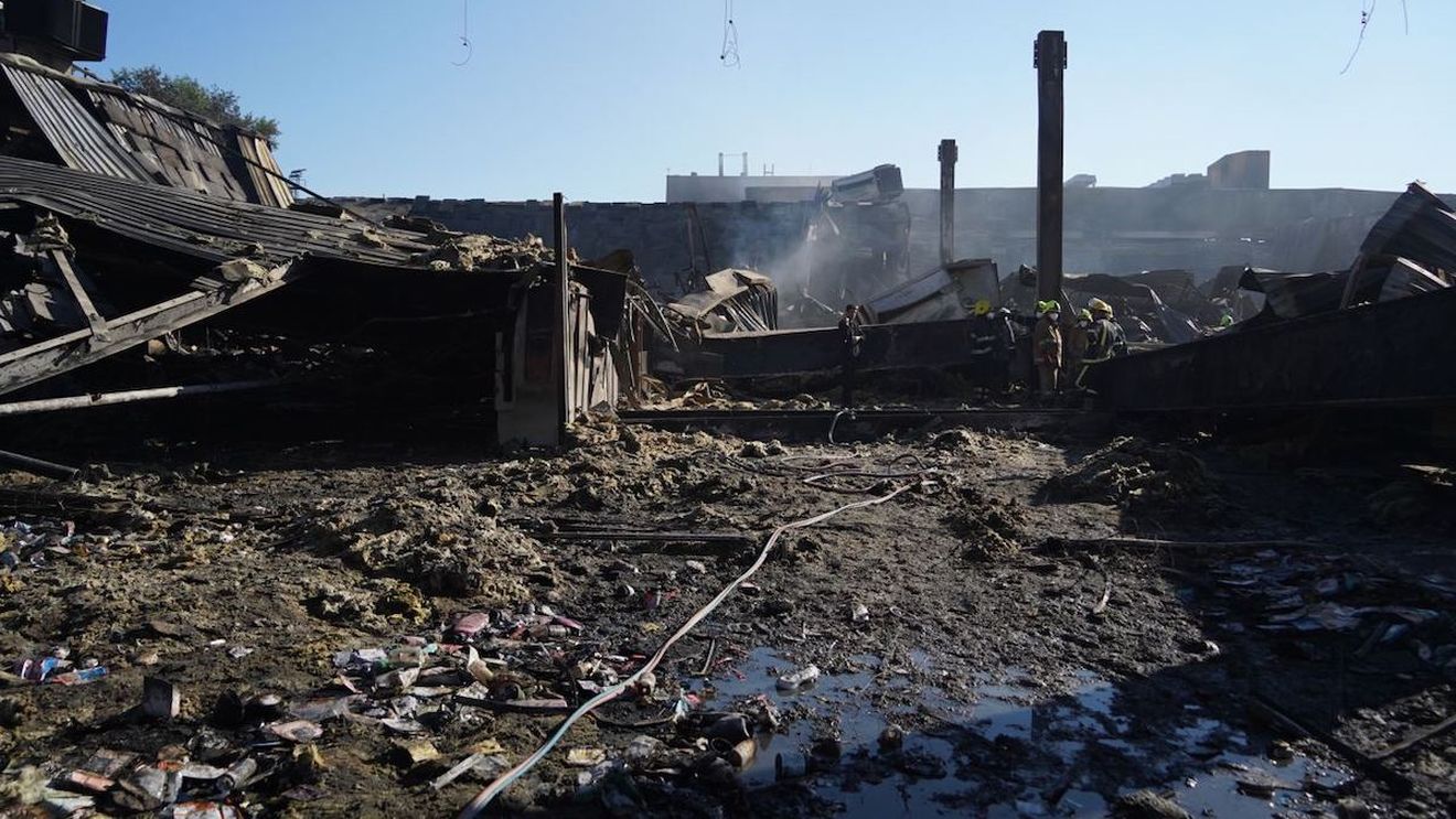 Rusia susține că incendiul de la mall-ul din Kremenciuk a fost cauzat de „detonarea muniției depozitate pentru arme occidentale” și pretinde că centrul comercial, unde s-ar fi aflat 1.000 de civili, era „nefuncțional”