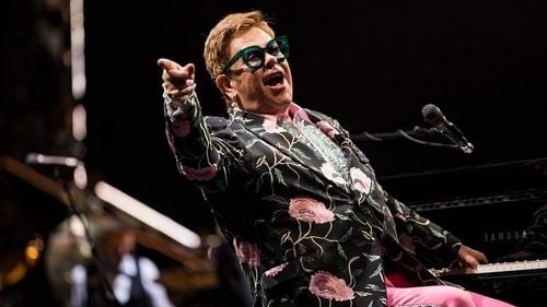 Elton John condamnă un proiect de lege al guvernului britanic referitor la drepturile de autor, care ar favoriza companiile din domeniul inteligenței artificiale