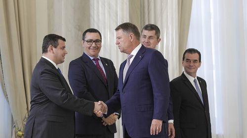 Președintele PMP cere instituirea stării de urgență și instalarea unui guvern stabil în această săptămână / ALDE face apel la PNL să învestească un guvern cu puteri depline / USR și Pro România cer și ele învestirea de urgență a unui guvern