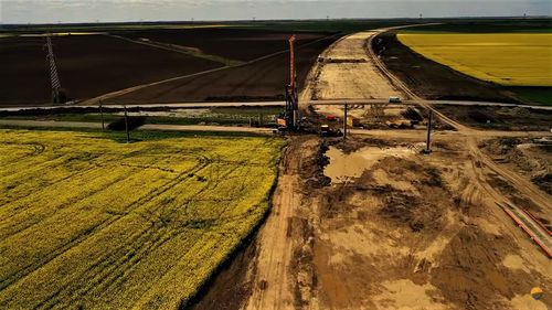 Drulă, replică pentru Ciolacu care a declarat că Autostrada Moldovei ar putea fi gata anul viitor: Astea sunt nişte baliverne.  E o aberaţie totală / S-a dus ca Ceauşescu pe autostradă şi a dat decret să fie gata. Păi, nu e aşa. Ca să fie gata trebuie nişte contracte semnate, trebuie să faci nişte muncă