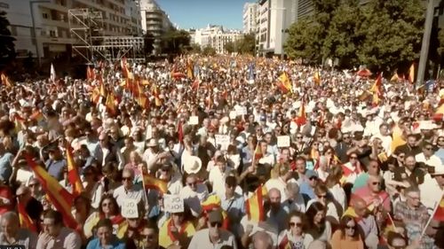 VIDEO Mii de persoane au protestat duminică în Spania împotriva unei posibile amnistii pentru separatiştii catalani care au luat parte la o tentativă de secesiune în 2017