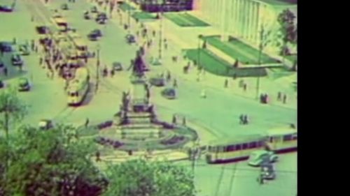 VIDEO Cum arăta Bucureștiul în anul 1940 / ”Mii de buchete sunt aduse și vândute zilnic de către aceste oacheșe reprezentante ale sexului frumos”
