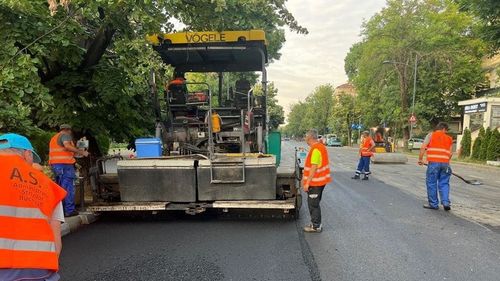 Șase luni de reparații ale străzilor din București: 78 de artere din toate sectoarele intră în reabilitare, anunță Nicușor Dan/ Unde se fac lucrările