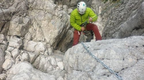 Lanț neautorizat montat în Piatra Craiului, îndepărtat de alpiniști / ”Cel care l-a adus și l-a montat îl poate revendica„ / ”Astfel de «inițiative» nu se fac după bunul plac”