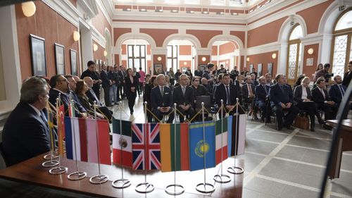 Eveniment inedit la Cluj: S-au pus bazele unui „Corp Consular”, asociere din care fac parte în special oameni cunoscuți de afaceri care cochetează cu diplomația și care au fost numiți consuli onorifici, în baza relațiilor economice avute cu țări pe care au ajuns să le reprezinte