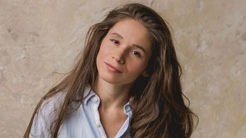 Jurnalista rusă care a relatat de la procesele lui Navalnîi își așteaptă procesul în închisoare, sub acuzația de extremism/ A fost reținută când depunea flori la mormântul opozantului rus