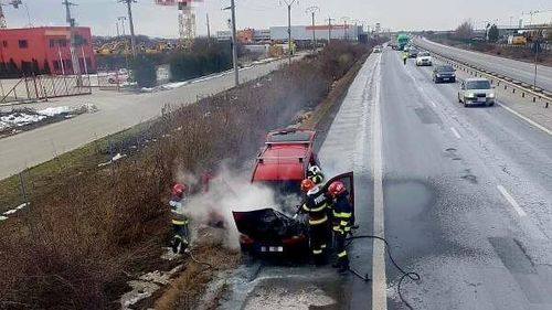 O mașină a luat foc pe autostrada București-Pitești, pe sensul spre Capitală
