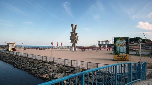 21 de turiști din Costinești, printre care și șase copii, au ajuns la spital cu indigestie, după un apel la 112