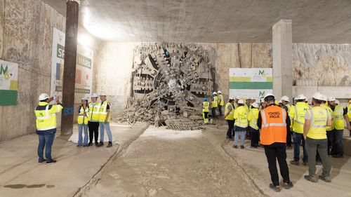 VIDEO Scutul de forare "Sfânta Maria", utilajul gigant cu lungime de 97 de metri, a realizat primul segment de tunel între viitoarele staţii de metrou Tokyo şi Aeroport Băneasa din București