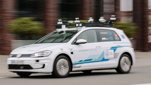 VIDEO: IT-iști clujeni de la Universitatea Tehnică au dezvoltat programul care percepe realitatea pentru Volkswagenul fără șofer