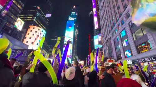 VIDEO New Yorkul a sărbătorit trecerea dintre ani în emblematica Times Square din centrul Manhattanului