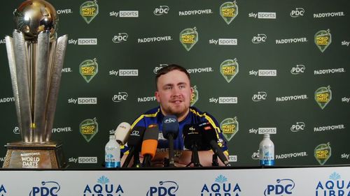 Englezul Luke Littler a devenit cel mai tânăr campion mondial la darts din istorie