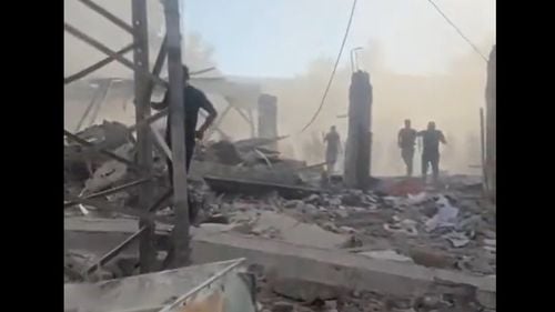 Cel puţin 21 persoane au murit după ce Israelul a atacat o moschee din centrul Fâșiei Gaza care era folosită de Hamas