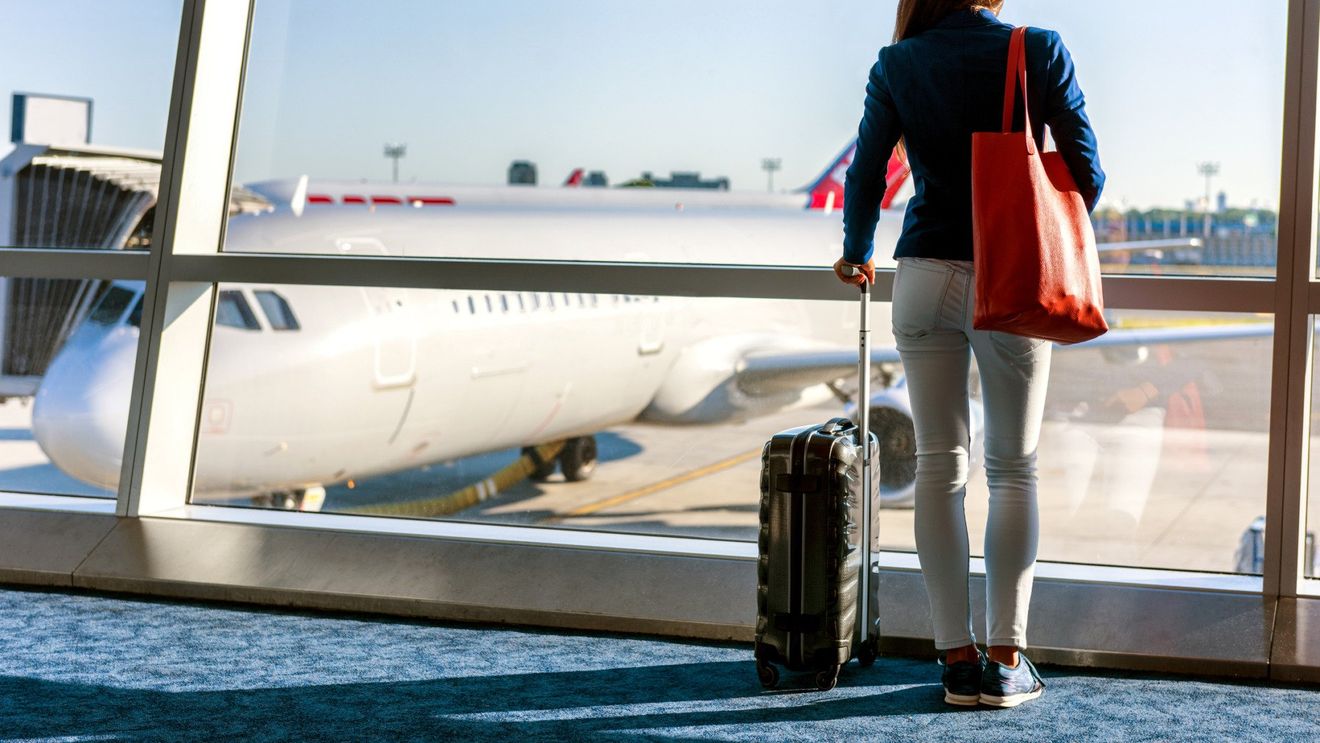 Lux accesibil și bugete inteligente: Cum își ajustează consumatorii stilul de viață în 2025