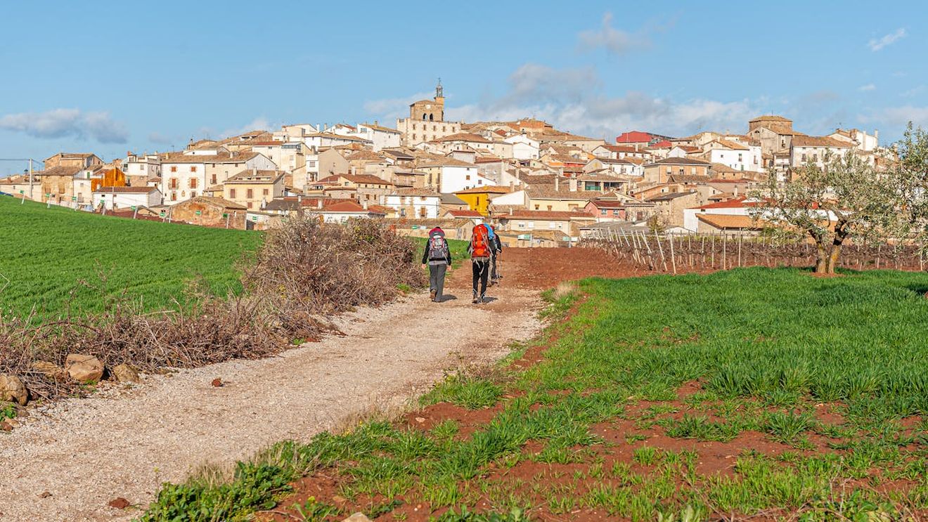 Oseminte umane găsite într-un mormânt din nord-vestul Spaniei ar putea aparţine unui episcop medieval care a contribuit la crearea Camino de Santiago, unul din cele mai populare pelerinaje creștine (studiu)
