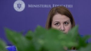 VIDEO Ligia Deca: Dacă nu ne întoarcem în clase săptămâna viitoare, luăm în calcul reprogramarea examenelor / Până în 9 iunie vom ști dacă rămânem în calendarul actual / Rugăm cadrele didactice să ne ajute să putem finaliza acest an școlar în bune condiții