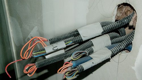 Reţeaua de telefonie fixă a Spitalului Judeţean Brăila, afectată de furtul unui cablu de telecomunicaţii. Au fost distribuite telefoane mobile pe mai multe secții / Poliția face cercetări