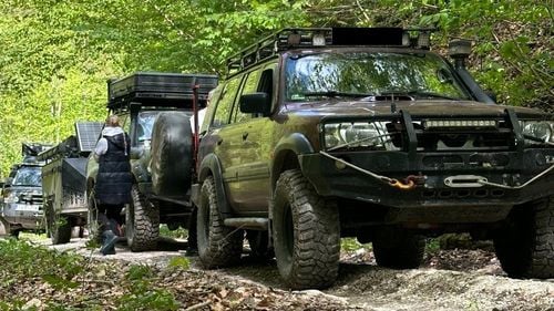 Peste 20 de mașini de teren din Polonia, surprinse în aria protejată din Apuseni / Amenzi de 50.000 de lei