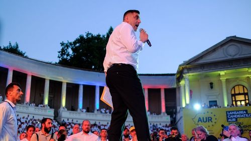 Liderul partidului extremist AUR spune că dacă PSD îi invită la guvernare îi ”refuză politicos”: ”Dacă prezenţa la vot va fi ridicată, se joacă şi putem schimba această direcţie către faliment”, spune George Simion