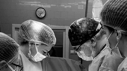 Unei femei din Arad i-a fost extrasă o tumoră de 4,5kg în iunie. Acum a născut un băieţel sănătos