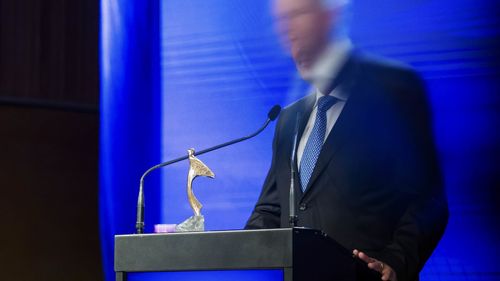 Cum îl acuza candidatul Iohannis pe ”arogantul” Ponta că fuge de dezbateri în 2014: Solicit în mod public candidatului Ponta să aibă curajul să își asume o confruntare de idei corectă. O dezbatere este necesară și așteptată de toți românii