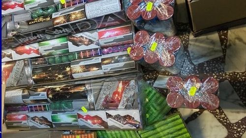 Aproape nouă tone de articole pirotehnice au fost confiscate şi au fost date amenzi de peste 30.000 de lei, până acum, în cadrul acţiunii ”Foc de artificii”/ Recomandările poliţiştilor