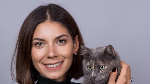 Povestea Mishei, pisica salvată de canotoarea Gianina van Groningen / “Era și este peste tot cu mine. La baie, când dorm, peste tot. Unde eram eu, era și ea”