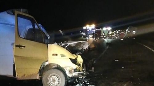 Doi morți și trei răniți grav, printre care și un copil, în urma unui accident cu două dube de transport în județul Mureș