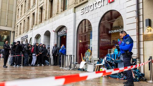 VIDEO | De ce s-a bătut lumea pentru noile ceasuri Swatch x Audemars Piguet