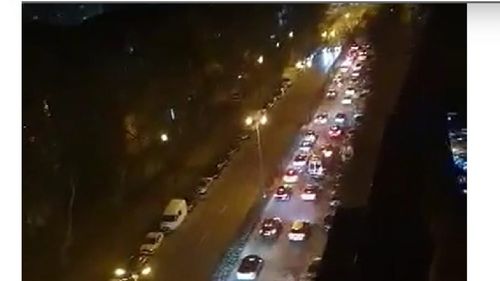 VIDEO Protest din mașină în Bistrița / Șoferii au străbătut orașul cu viteză redusă, claxonând în continuu