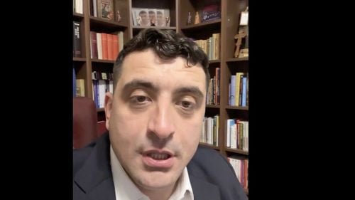 Simion, în delir, negând informația că s-a întâlnit cu șeful spionajului rusesc: A ieșit o conservă să spună că Simion s-a văzut cu șeful spionajului rusesc. Bandele G4Media răspândesc minciuni. Televiziunile, instrumentele PSD. Mălin Bot, căutătorul în gunoi. AUR e o forță