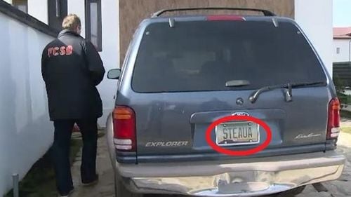 Helmuth Duckadam a circulat cu numere personalizate formate doar din litere fără ca Poliția Rutieră să-i facă dosar penal